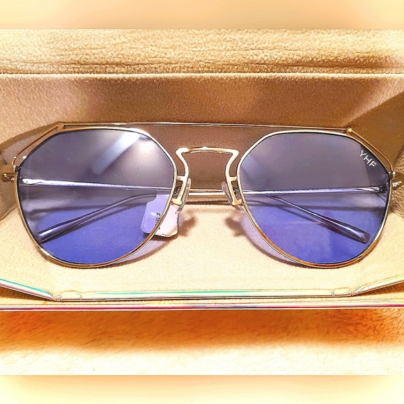 YHF Los Angeles Stephanie Blue Transparent Aviator Sunglasses & Iridescent Case - Picture 1 of 12